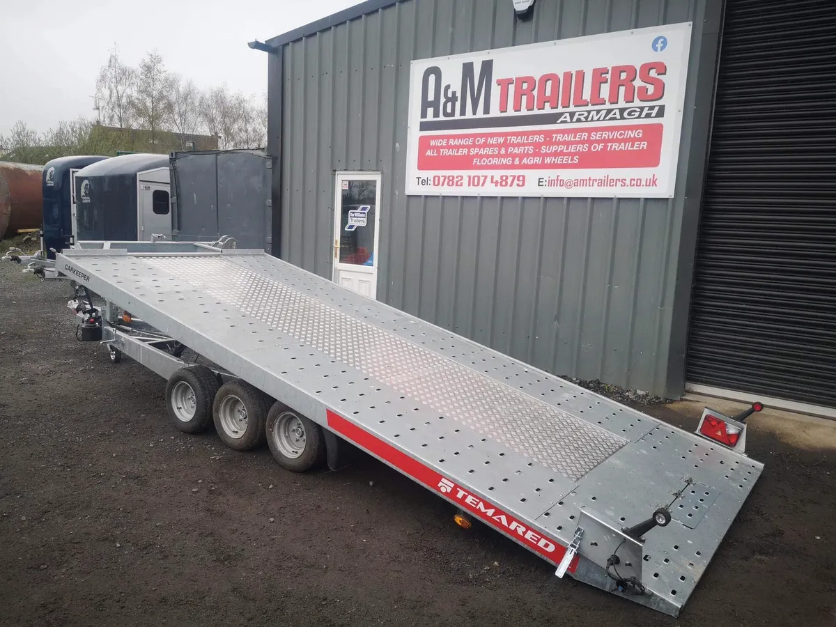 Tilt bed car transporter trailer