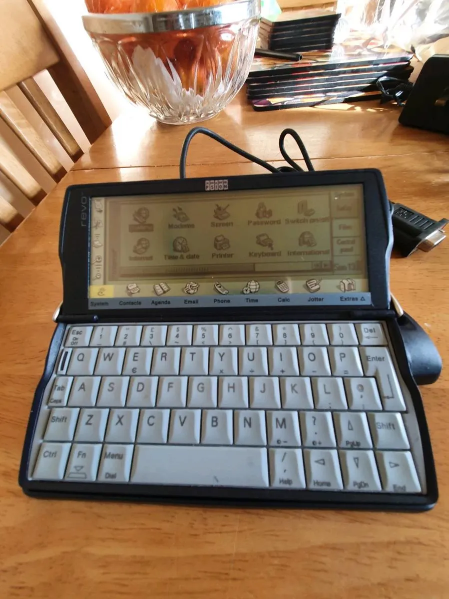 Psion Revo 8MB Palmtop Computer Vintage - Image 4