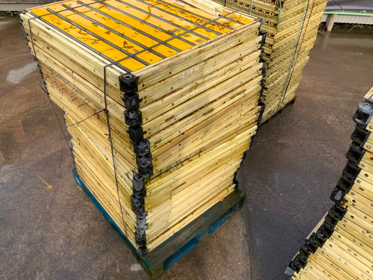 PLASTIC ground mats .....7 euros each. - Image 3