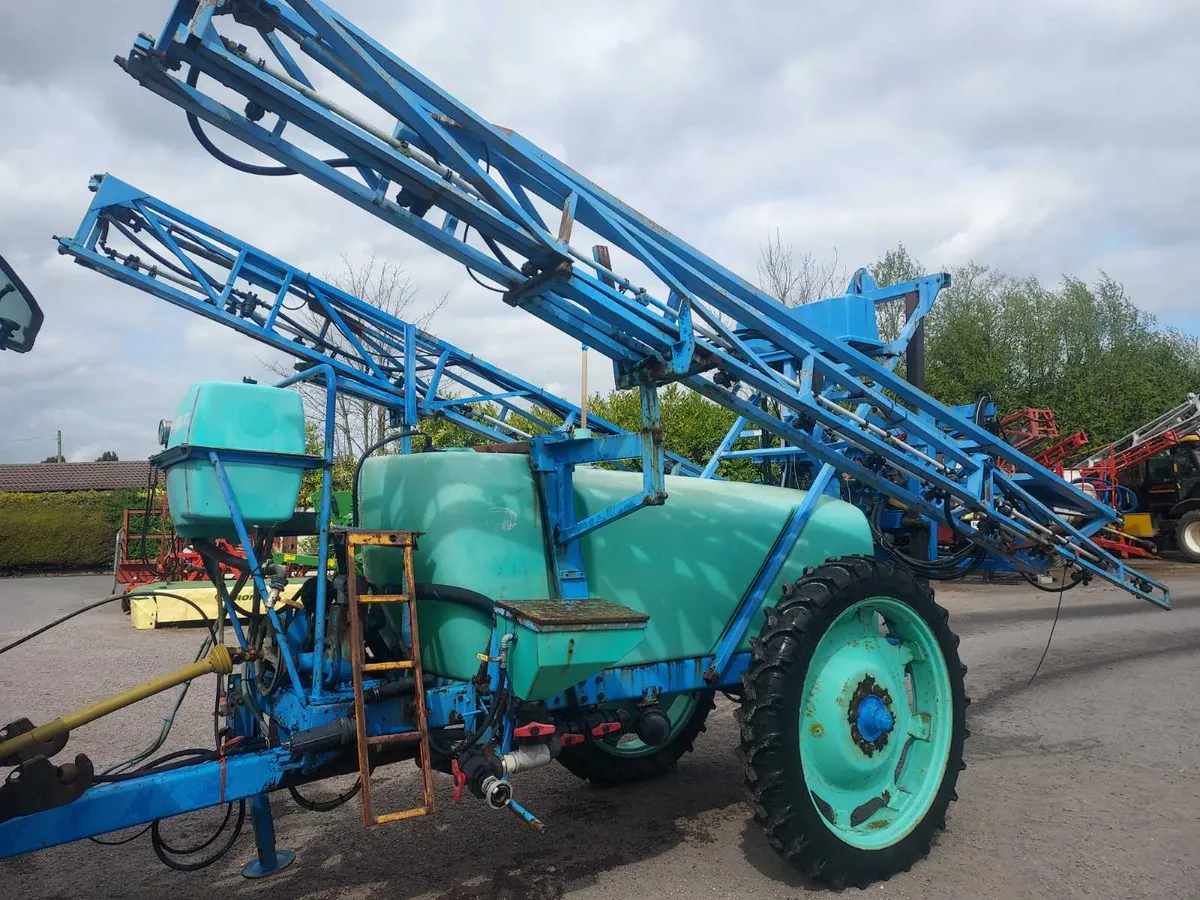 Berthoud 24m trailed sprayer - Image 1