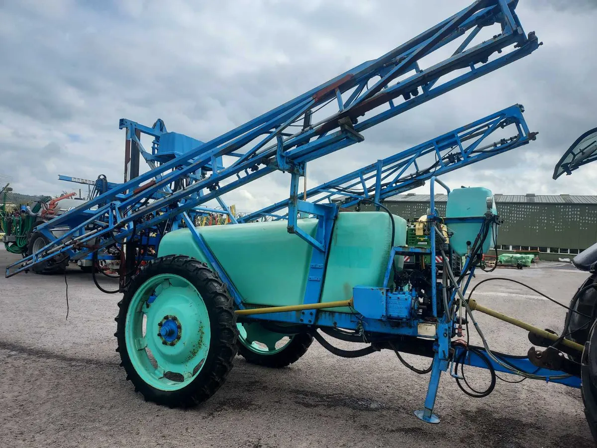 Berthoud 24m trailed sprayer - Image 4