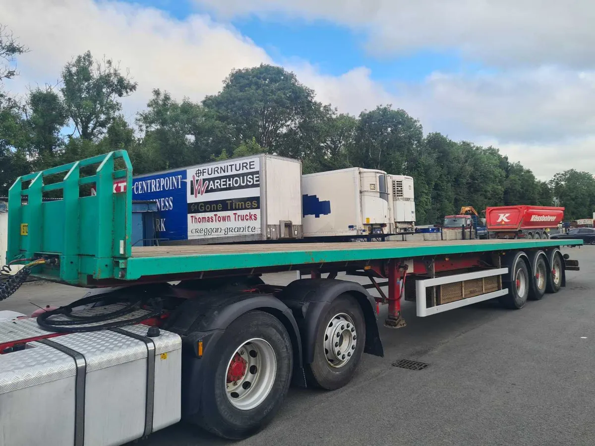 2012 SDC 13.6M FLATBED TRI AXLE TRAILER - Image 2