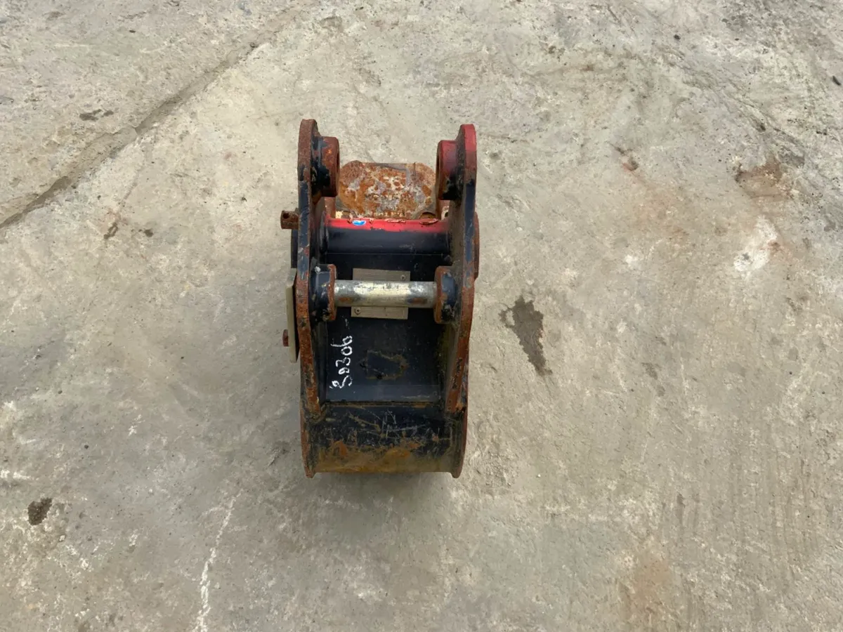 9" RHINOX BUCKET.....30mm PINS.....1219/1 - Image 4