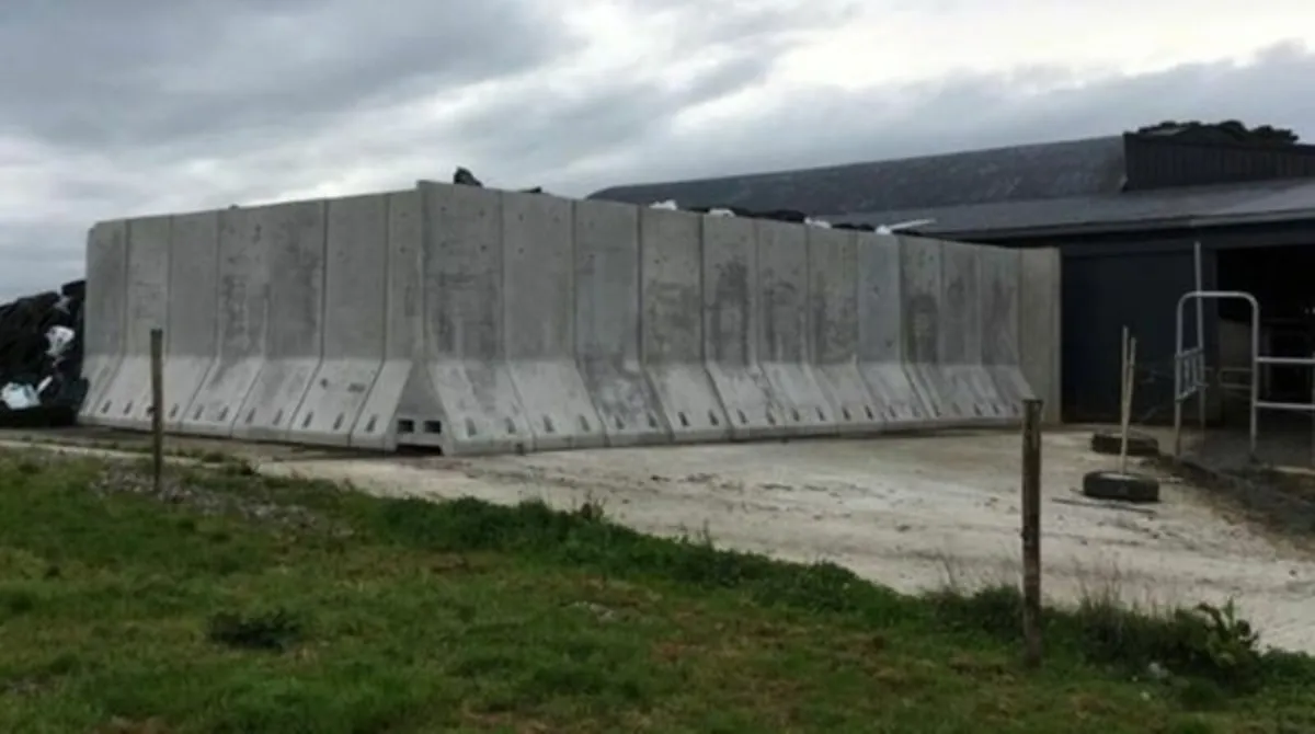 Concrete silo walls. A shape & L shape. - Image 1