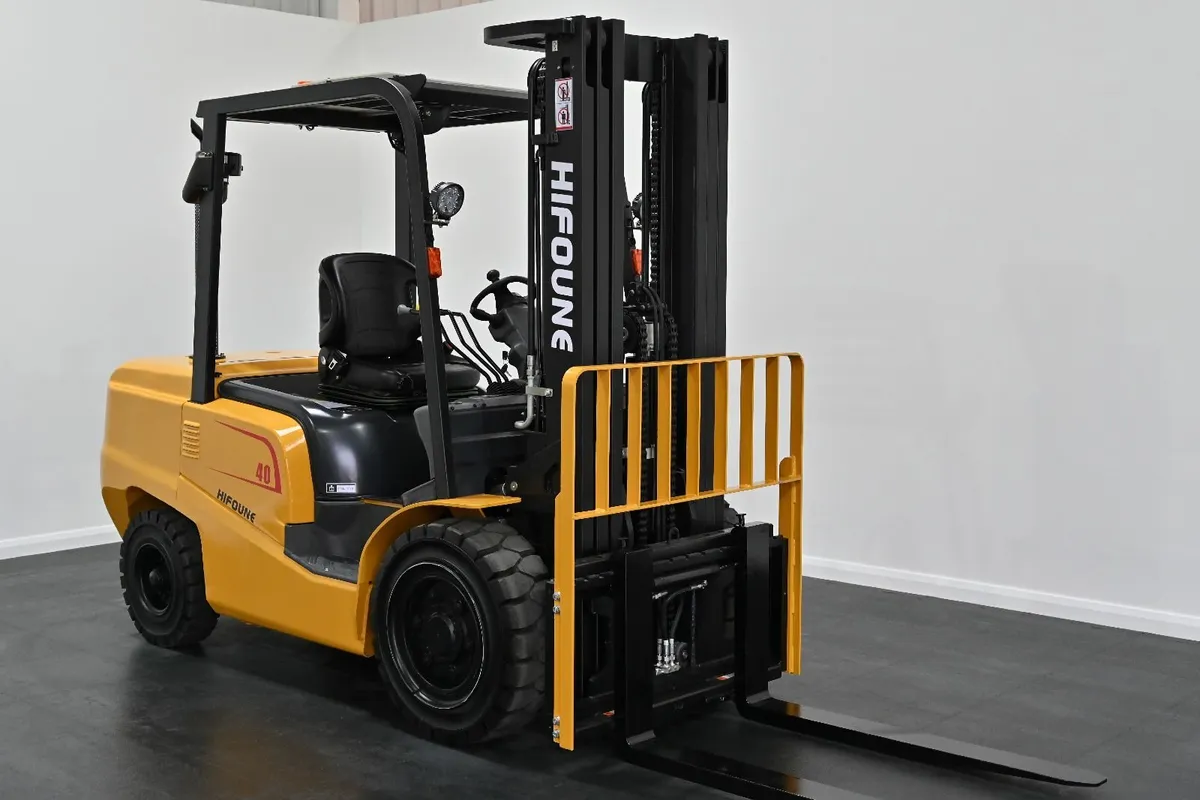 Hifoune FD- 4.0 Diesel Forklift 4.8m Triple Mast - Image 1