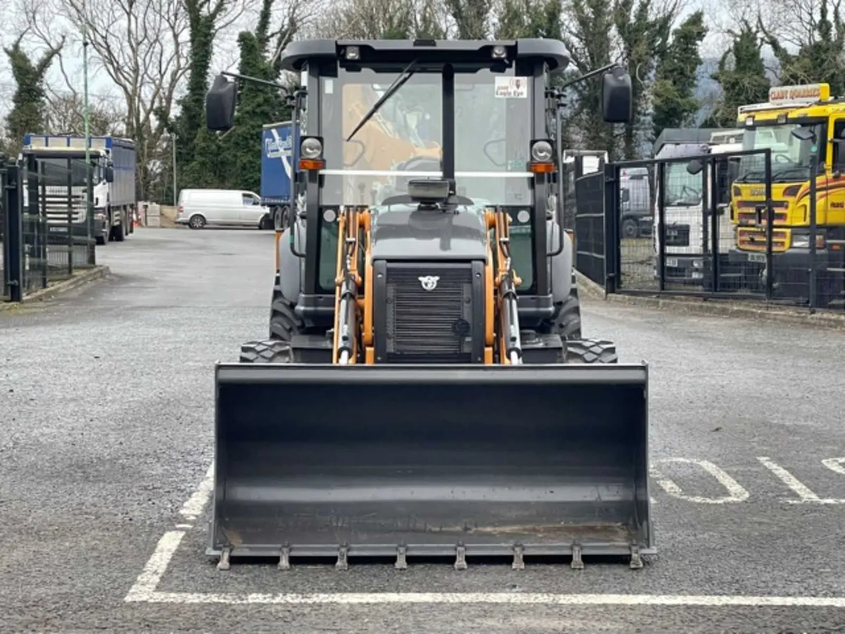 NEW  UNUSED CASE 770EX MAGNUM PRO 4WD BACKHOE - Image 2