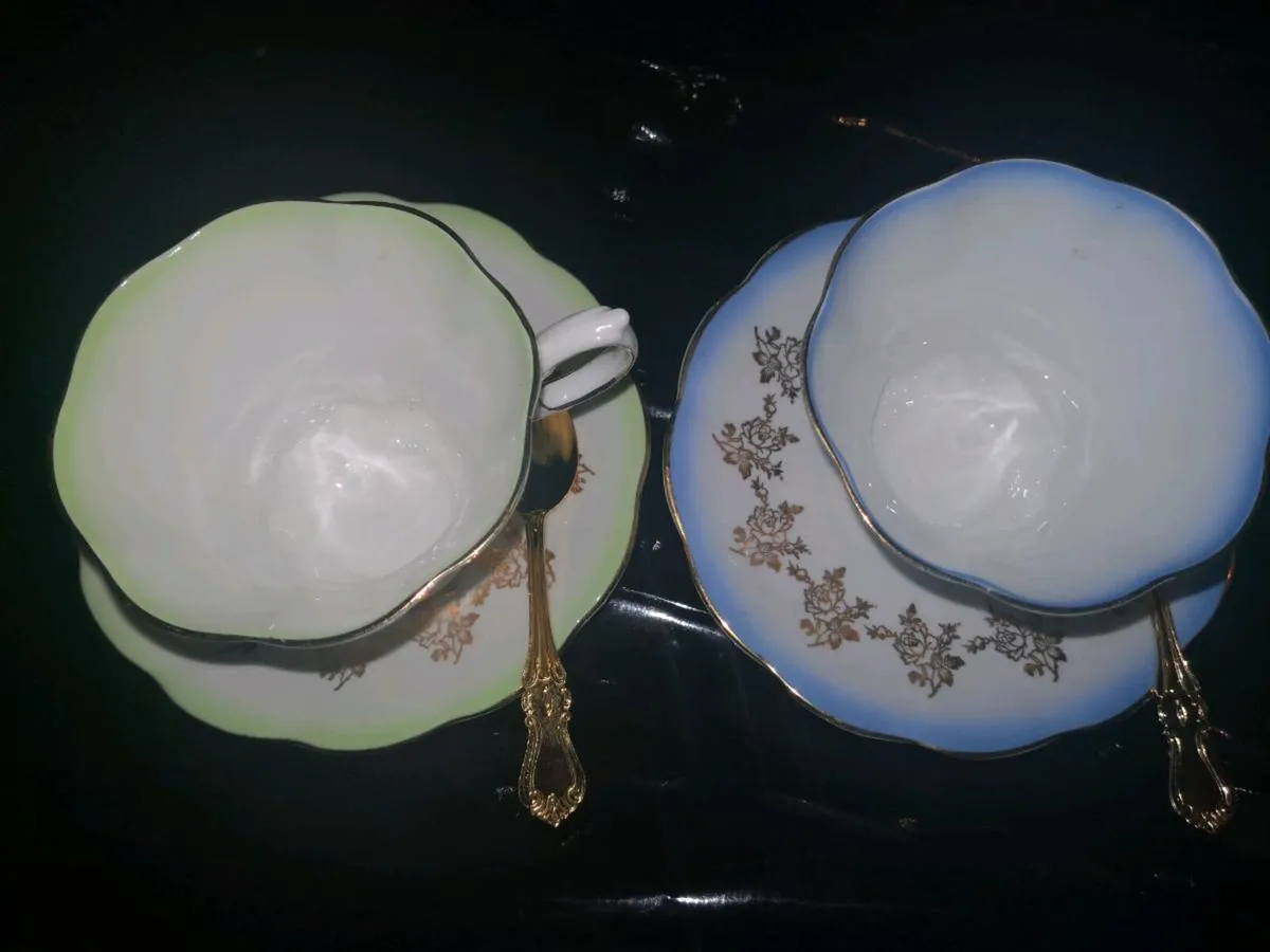 2 beautiful Royal Albert teacup and saucers - Image 3