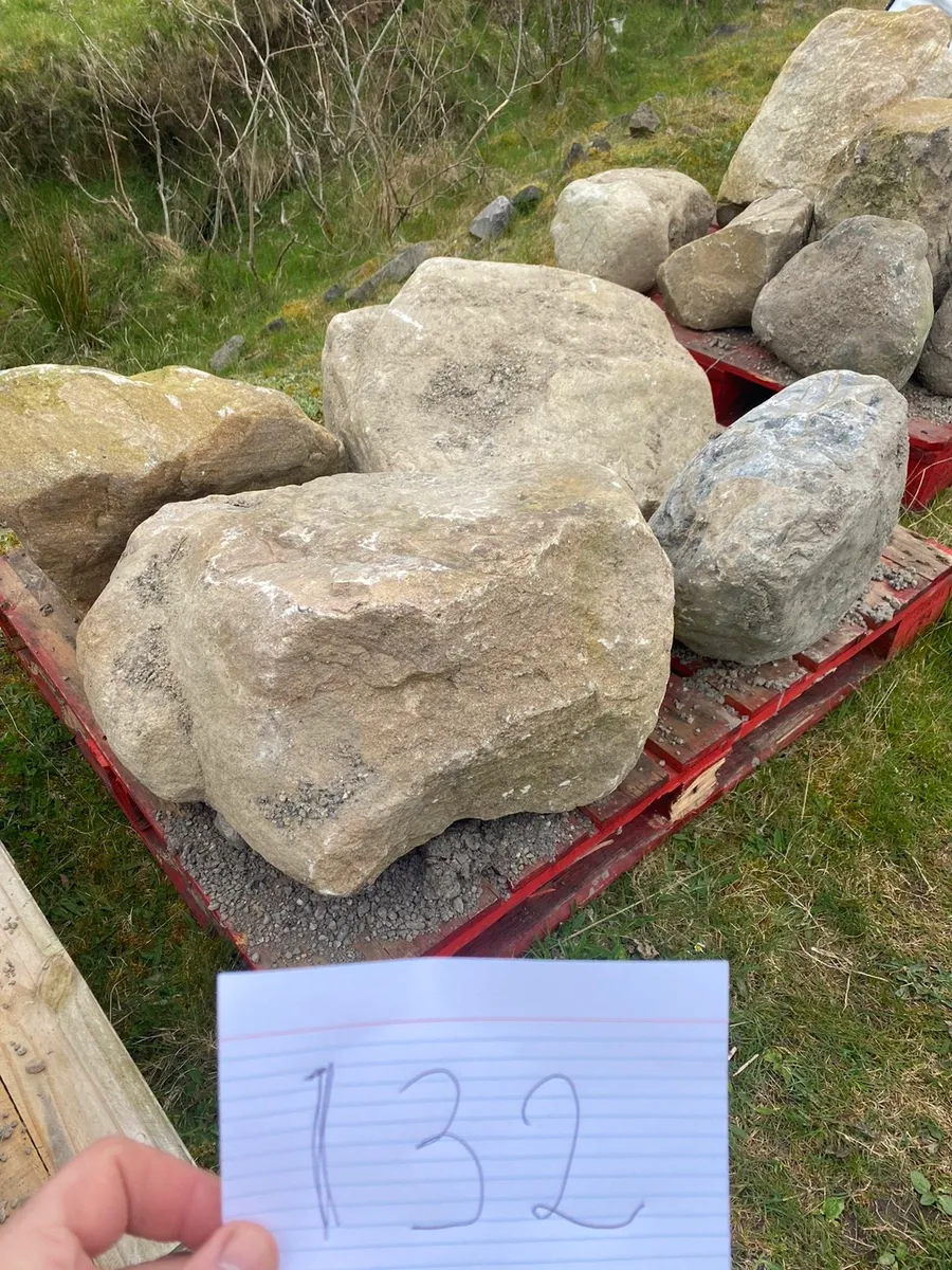 30 large / medium Cream Cotswold Boulders ( ref132 - Image 1