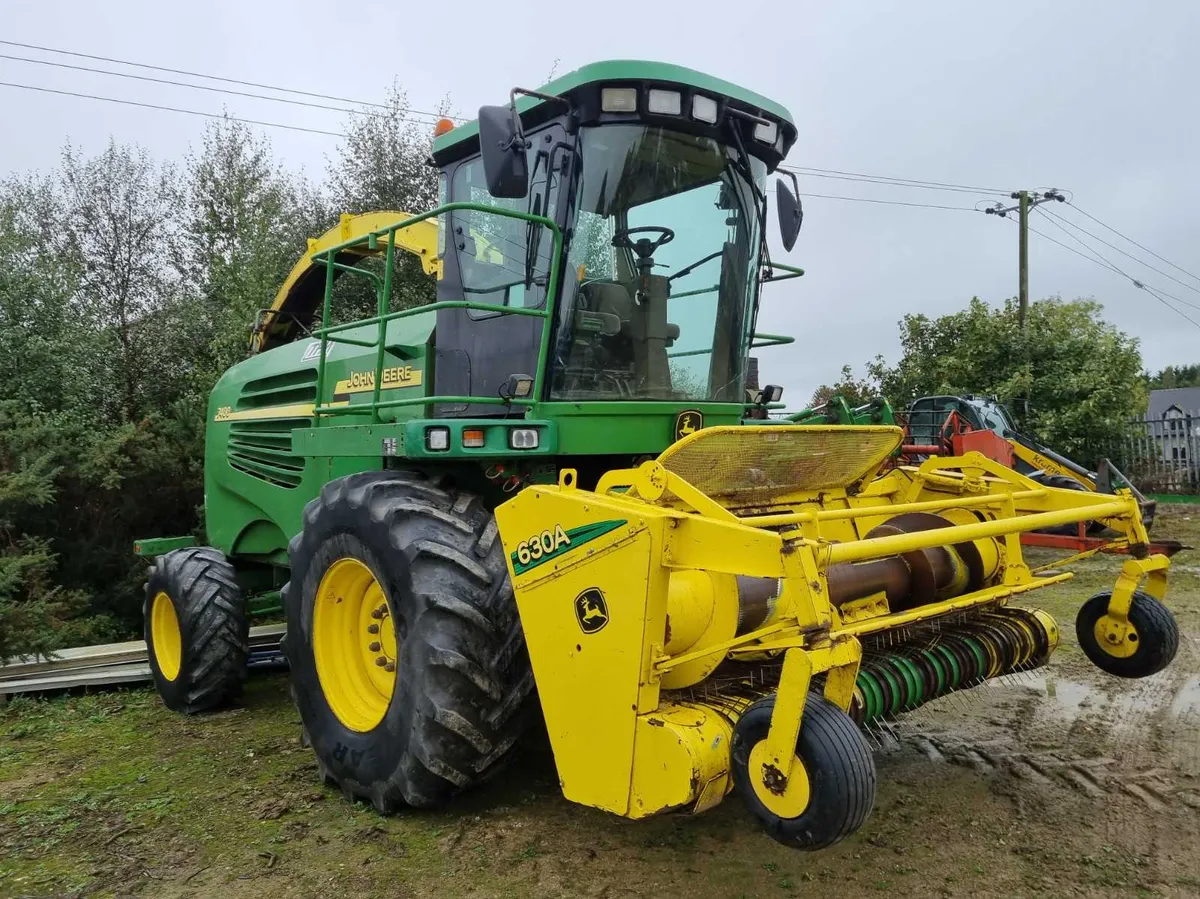 John Deere 7400 2003 - Image 2