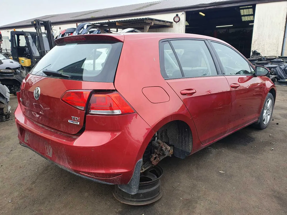 15 VOLKSWAGEN GOLF  1.6TDI CLH FOR BREAKING - Image 4