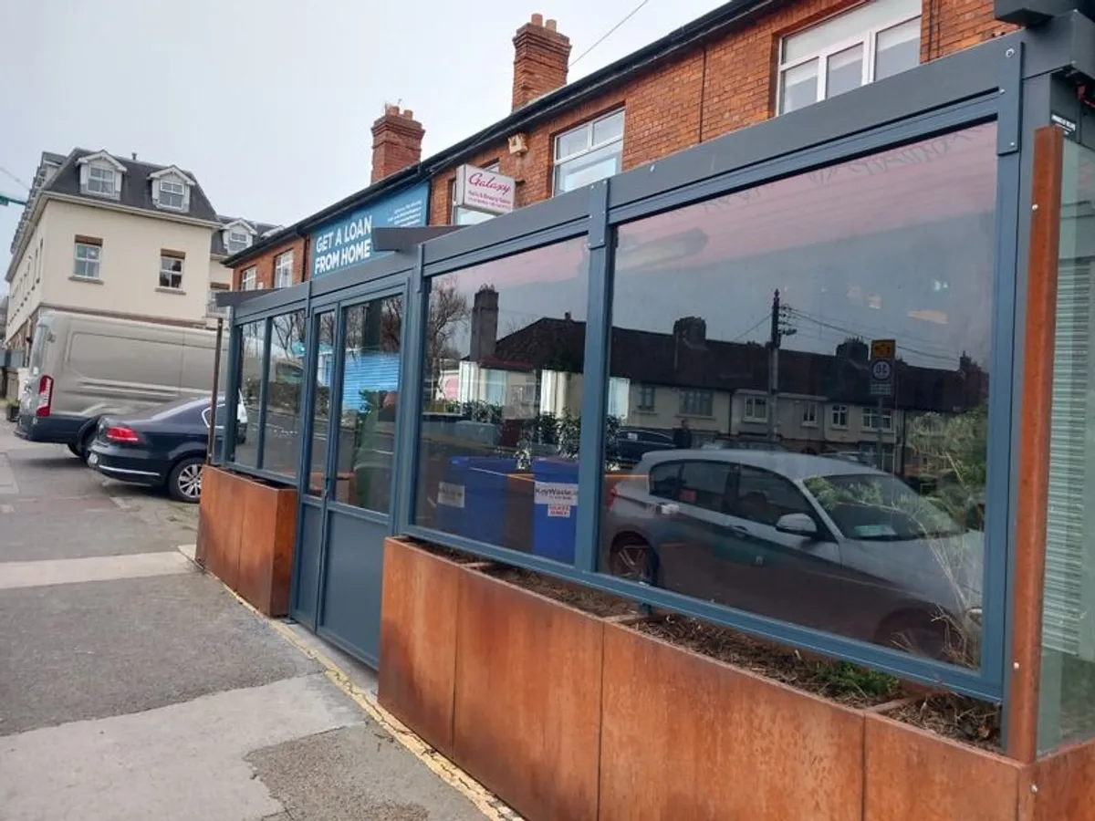 Glass tarrace screens , doors ,windbreaks - Image 2