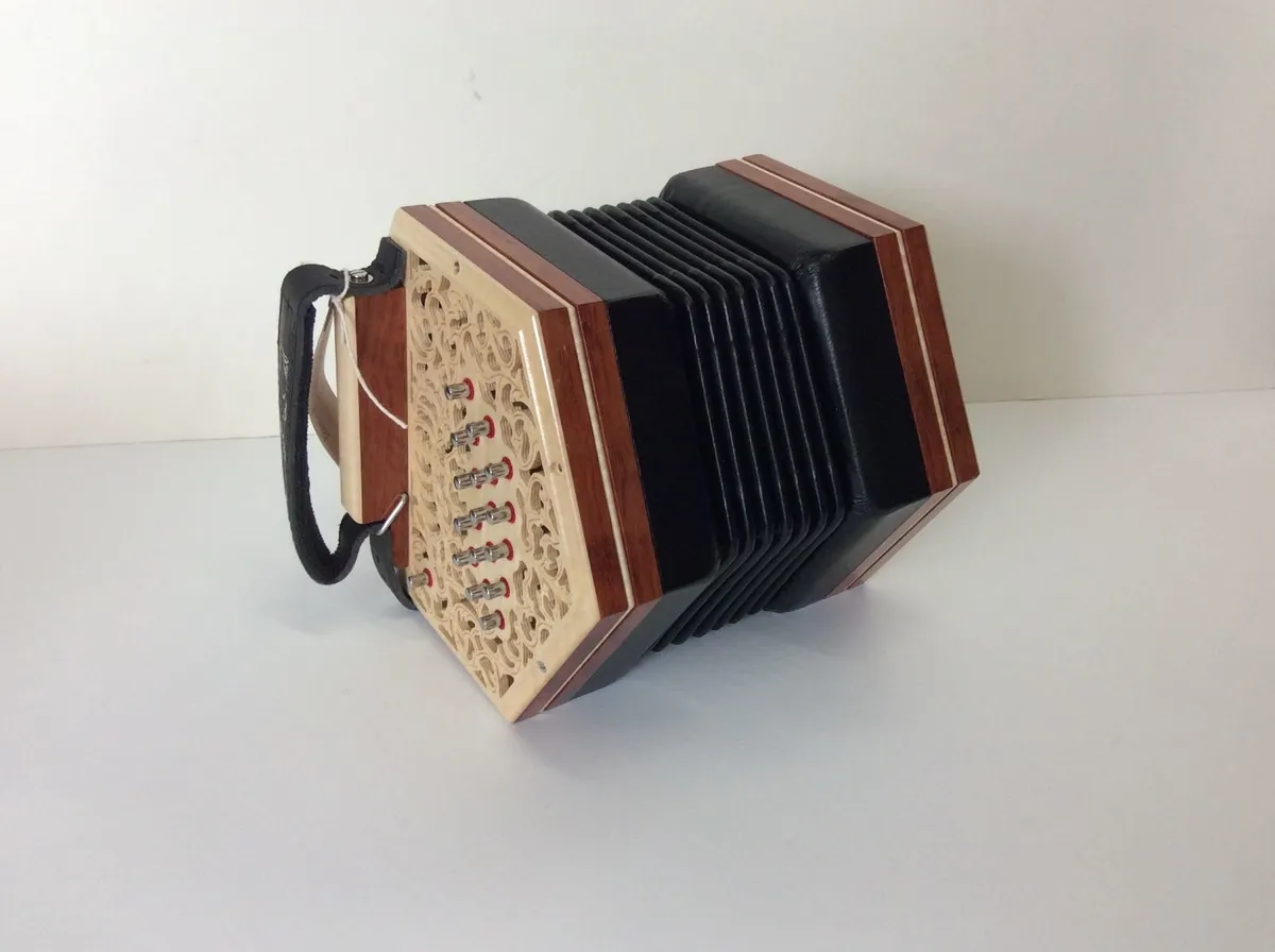 Eirú Silver Concertina, AVAILABLE NOW - Image 4