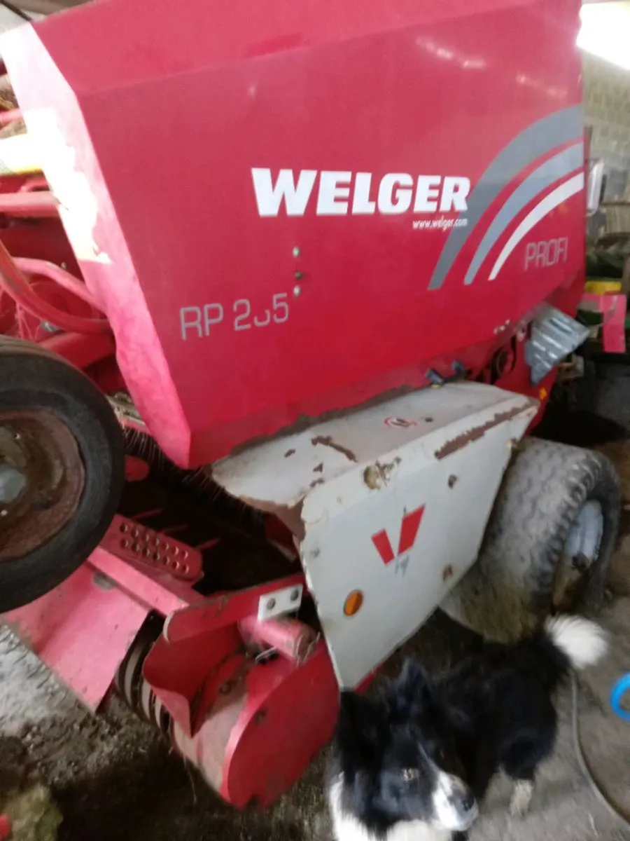Valtra T 140 tractor - Image 3