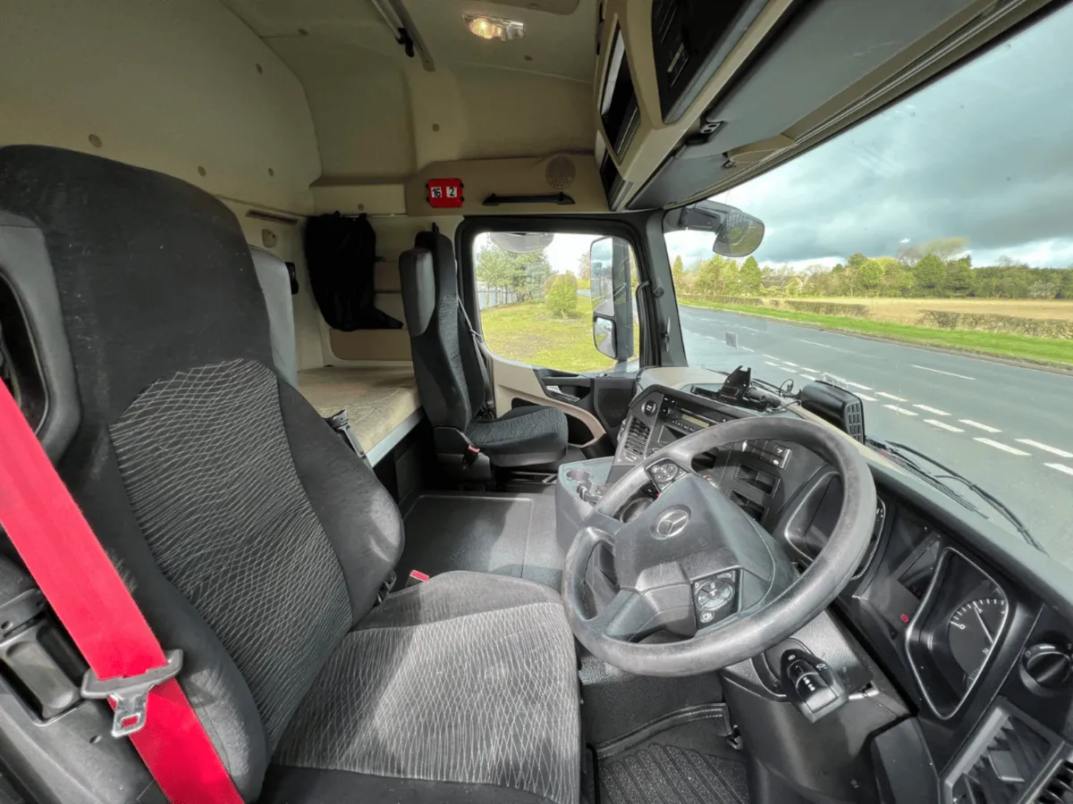 MERCEDES BENZ ACTROS TRACTOR UNIT - Image 4