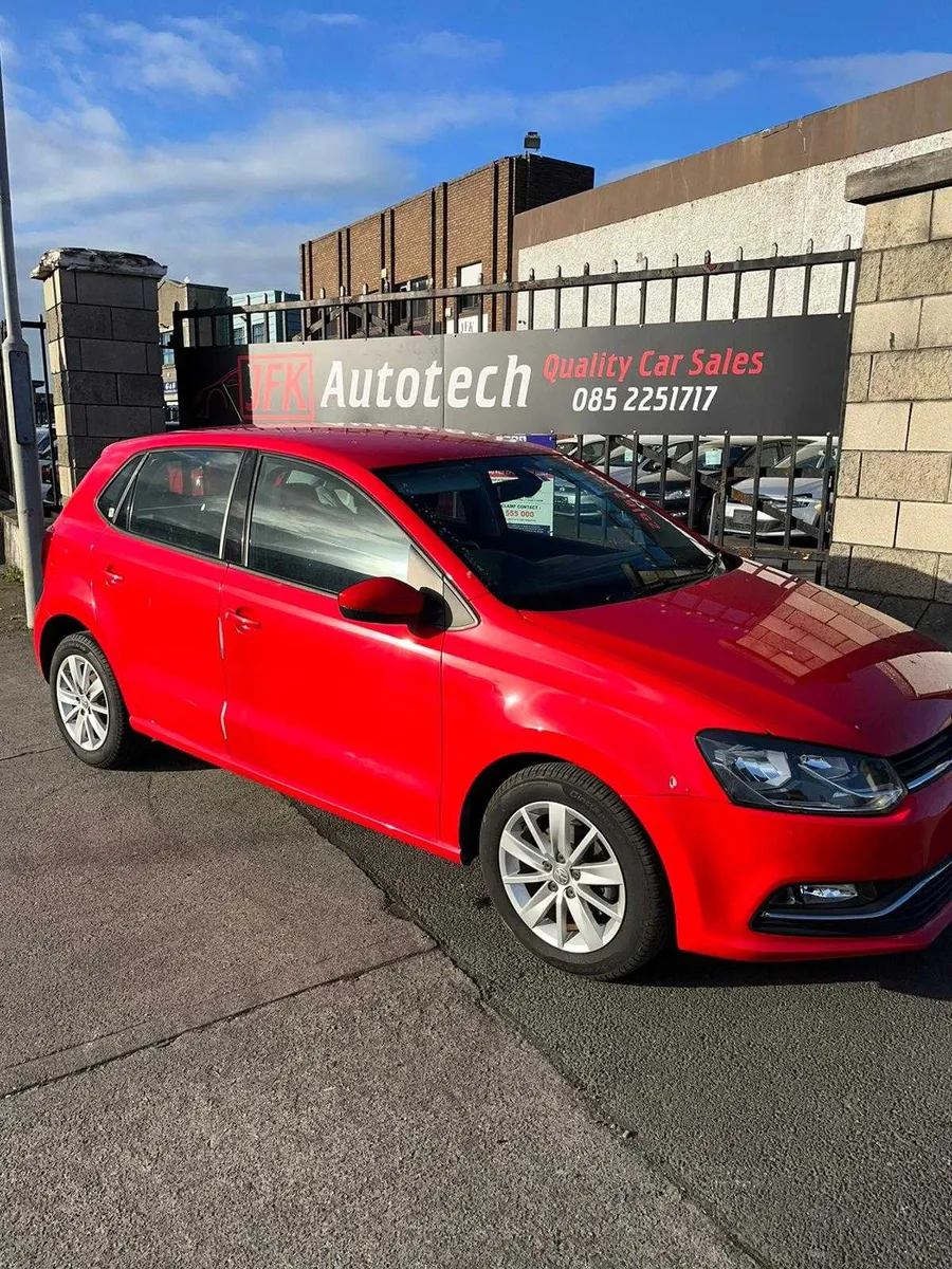 2015  RED VOLKSWAGEN POLO BLUEMOTION