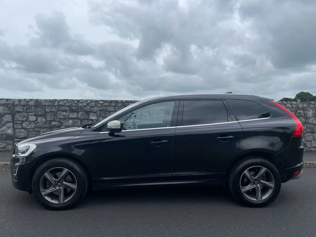 Volvo XC60 R-Design Luxury - Image 3