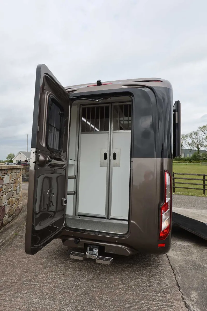 New Renault Master 165 BHP Manual Land Rover Nara - Image 4