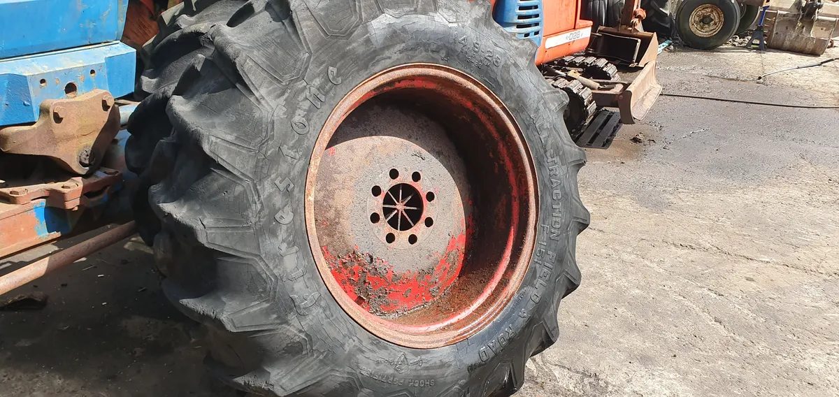 14.9x28. Wheels and tyres.