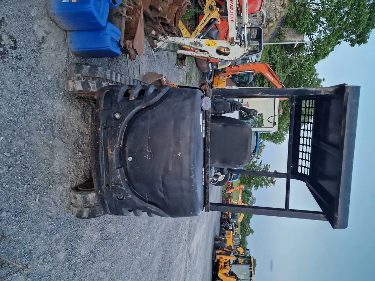 Hitachi  1.6 tonne - Image 2