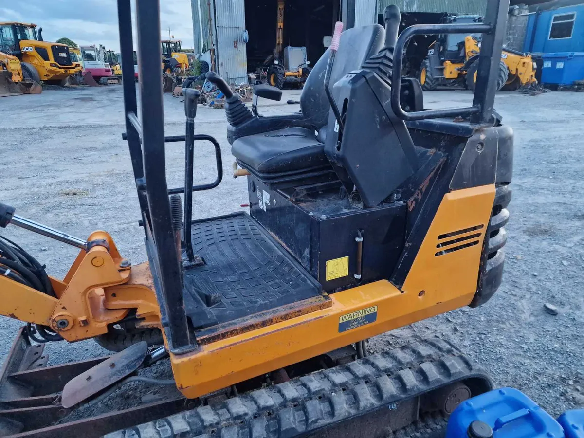 Hitachi  1.6 tonne - Image 3