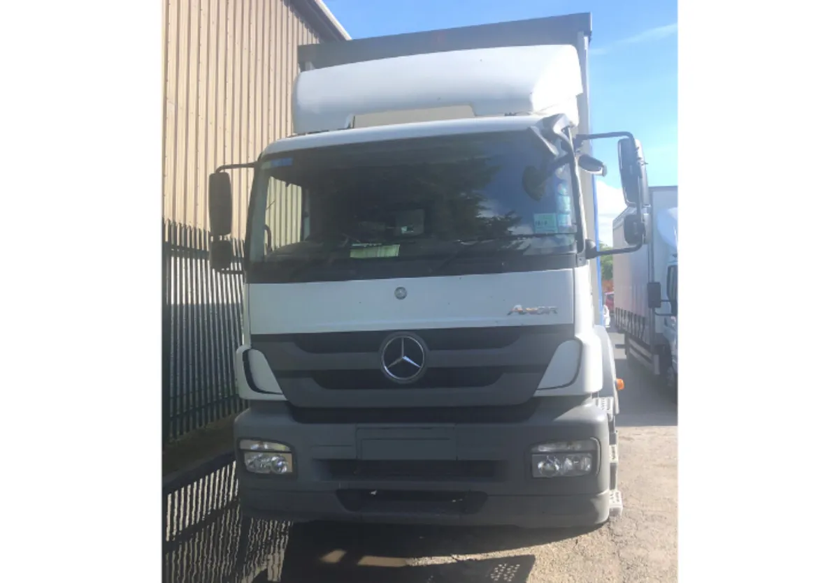 2013 Mercedes Benz Axor 18 T Curtain sider - Image 2