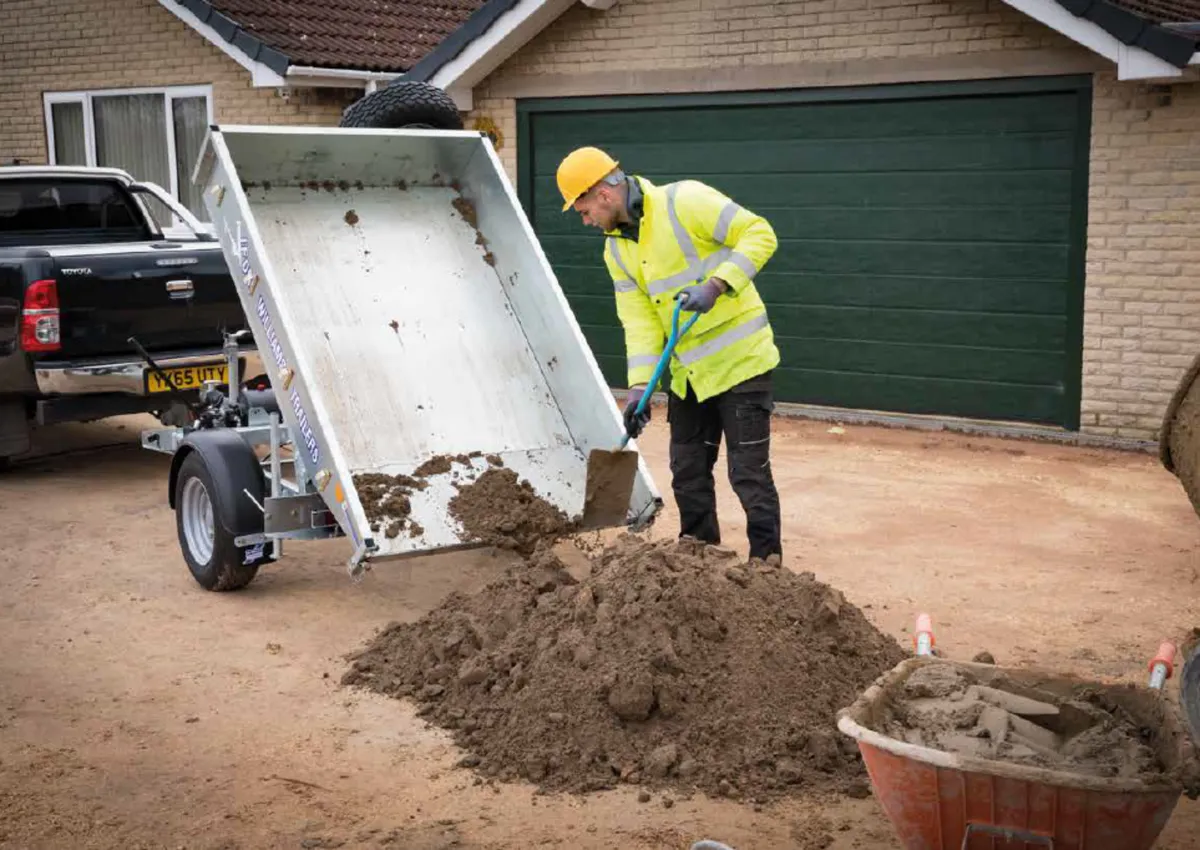 New 6'6'' x 4' Ifor Williams Braked Tipper - Image 4