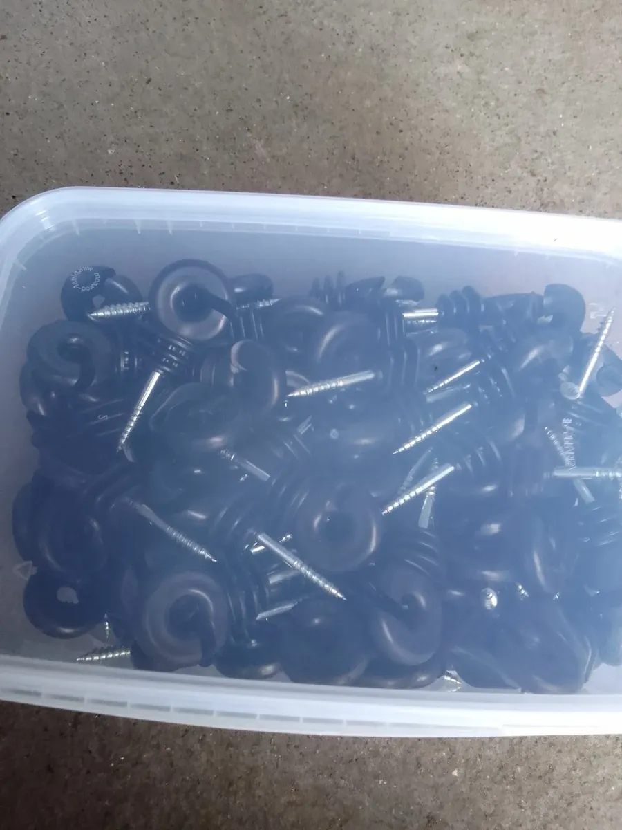 Screw in Insulators 150 pieces Delivered - Image 3