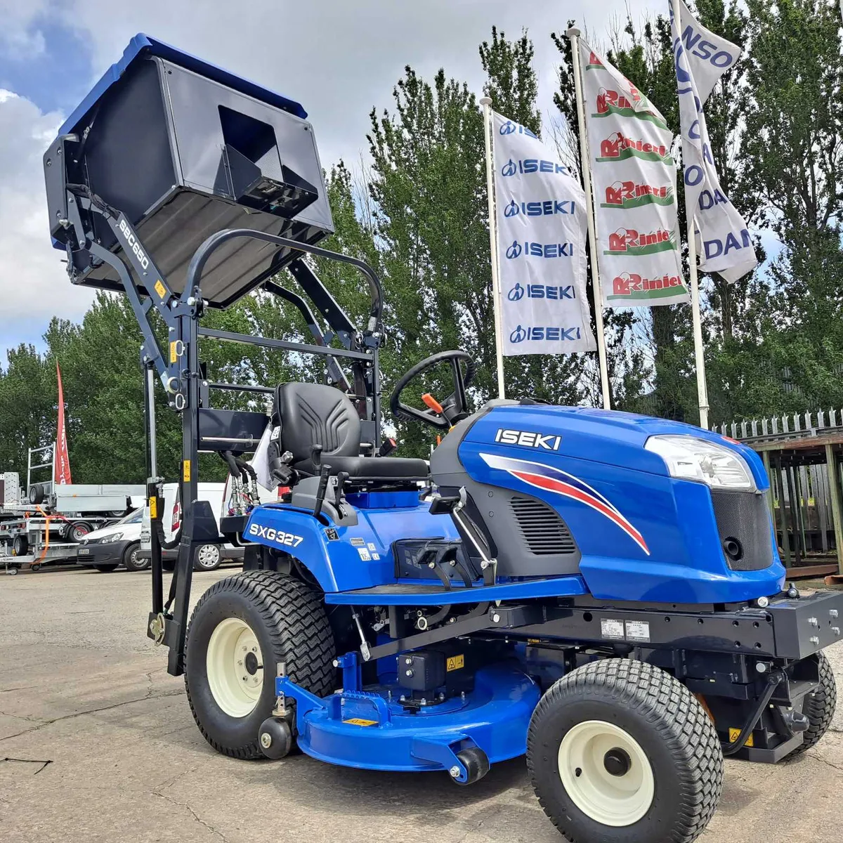 Iseki SXG 327 High Dump mower