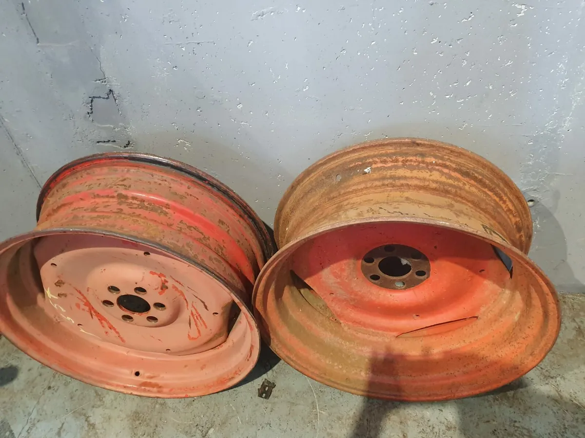 30 Inch 6 stud Ford / Fordson wheels - Image 3