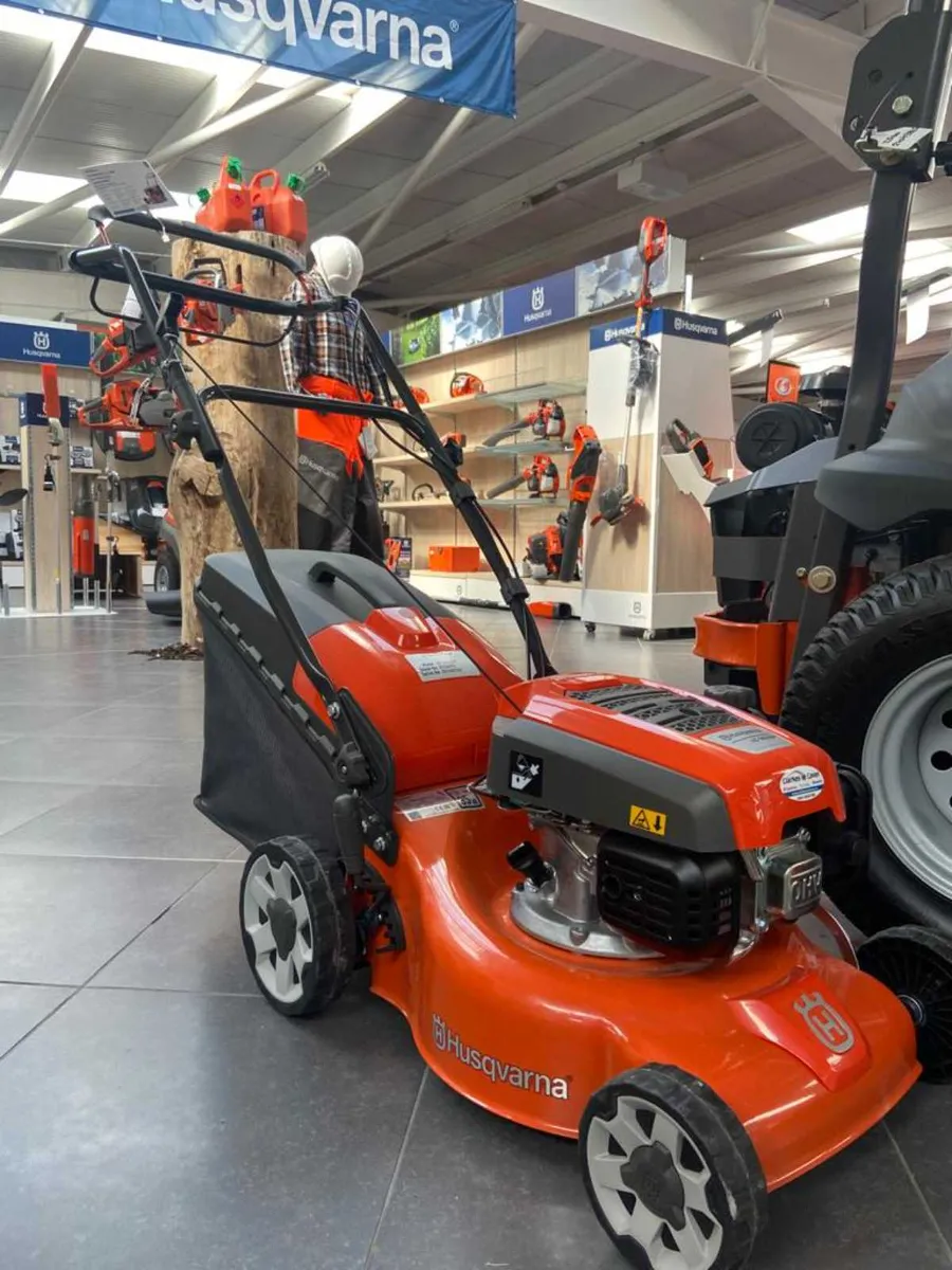 Husqvarna LC 140SP walk-behind lawnmower - Image 1