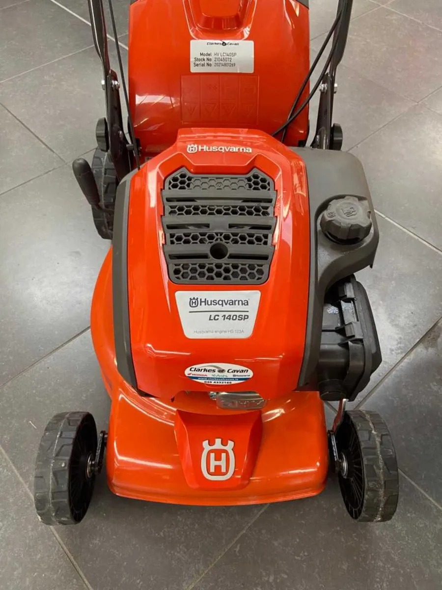 Husqvarna LC 140SP walk-behind lawnmower - Image 2