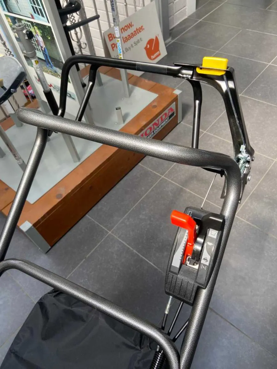 Honda HRH536HXE walk-behind lawnmower - Image 3