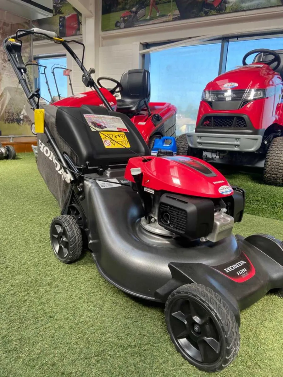 Honda HRN536VYE walk-behind lawnmower - Image 1
