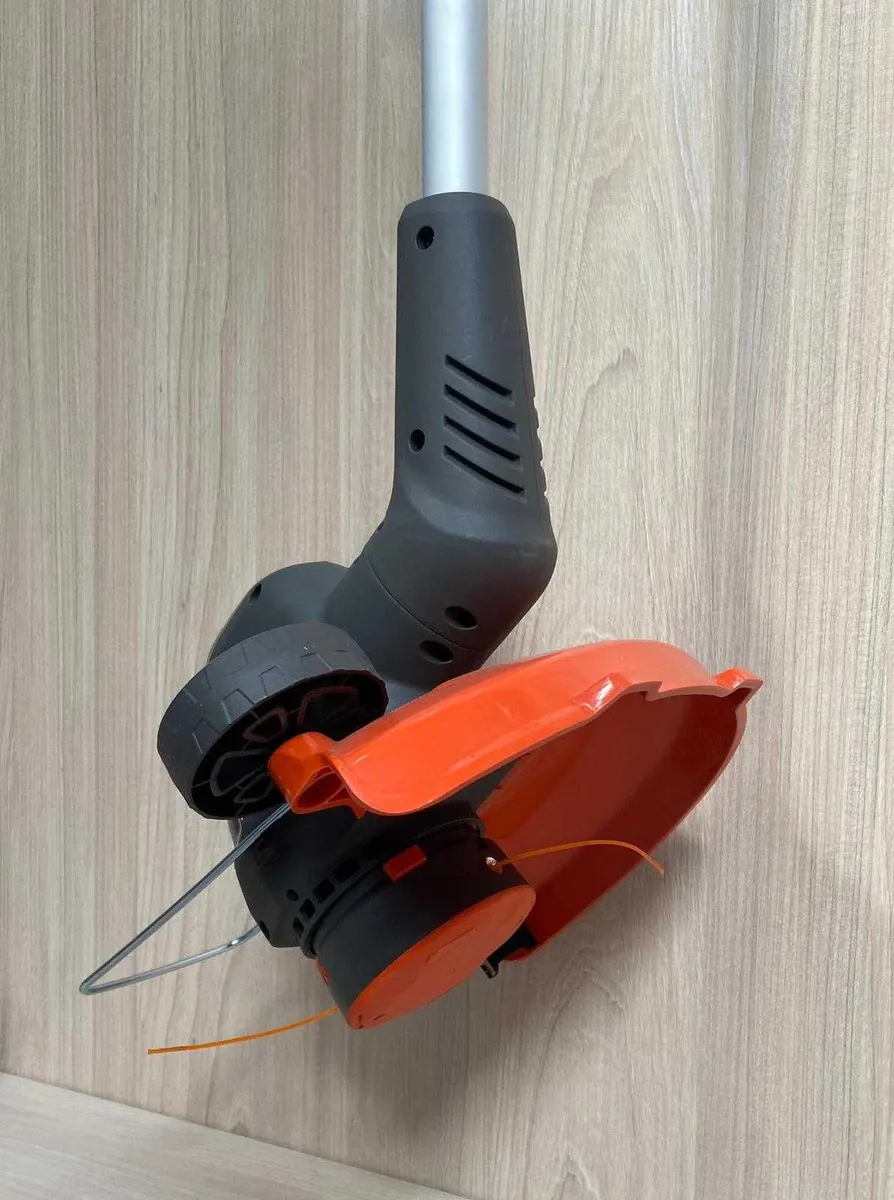 Husqvarna 110iL Trimmer with Battery and Charger - Image 3
