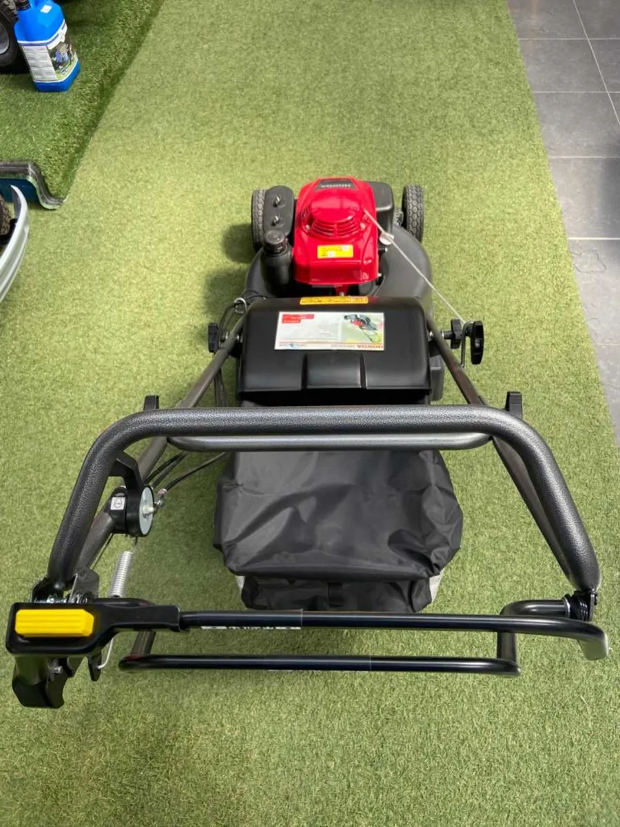 Honda HRD536QXE walk-behind lawnmower - Image 2