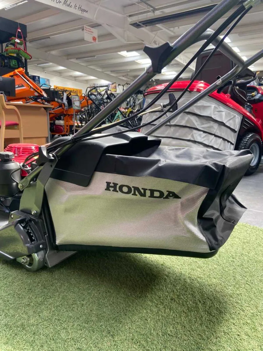 Honda HRD536QXE walk-behind lawnmower - Image 4