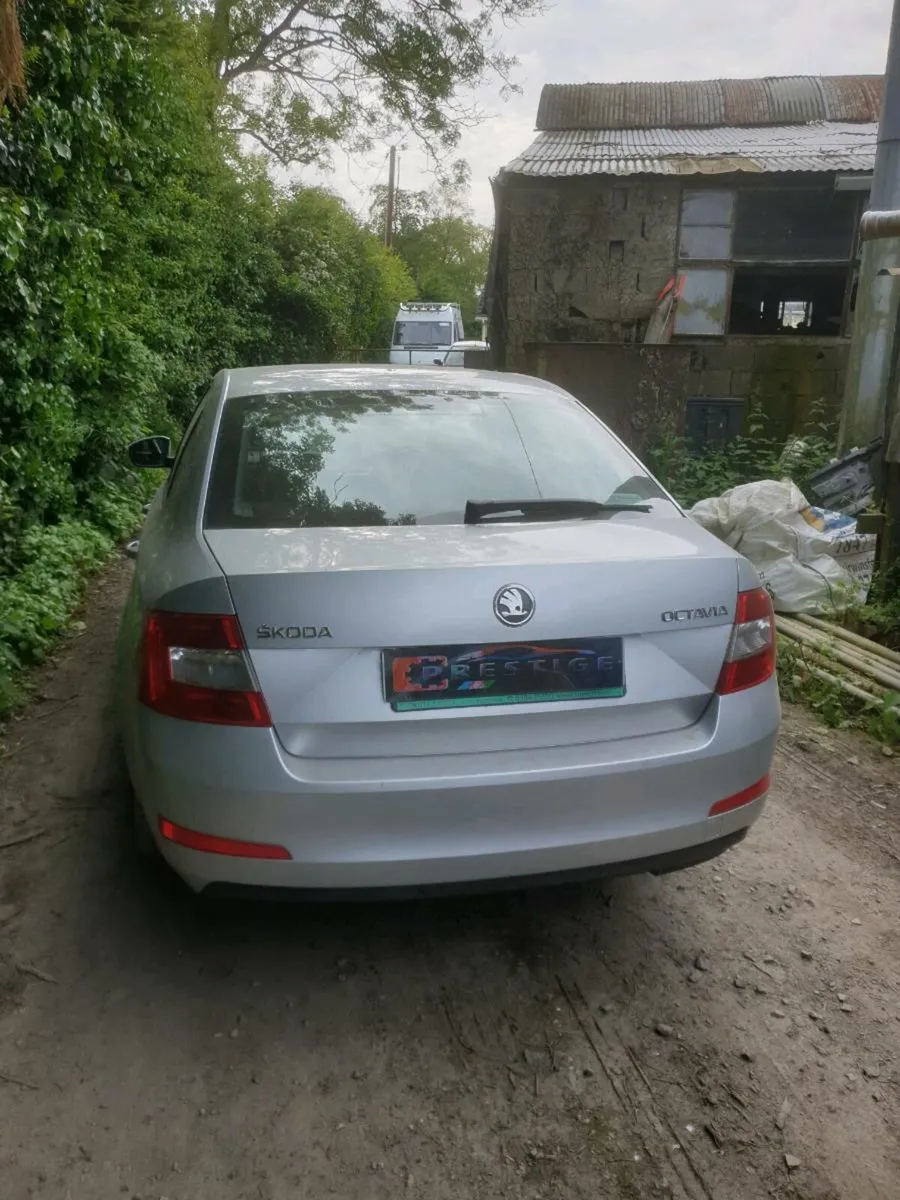 Breaking skoda octavia 2014 1.6tdi clha  mww  la7w - Image 3