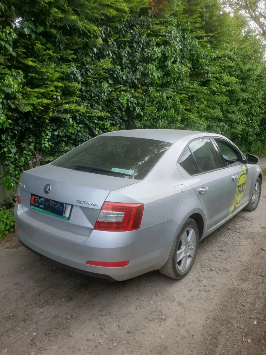 Breaking skoda octavia 2014 1.6tdi clha  mww  la7w - Image 4