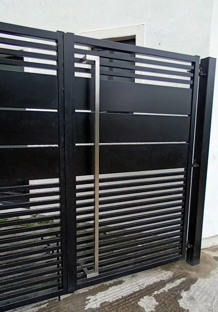 GATES - Image 3