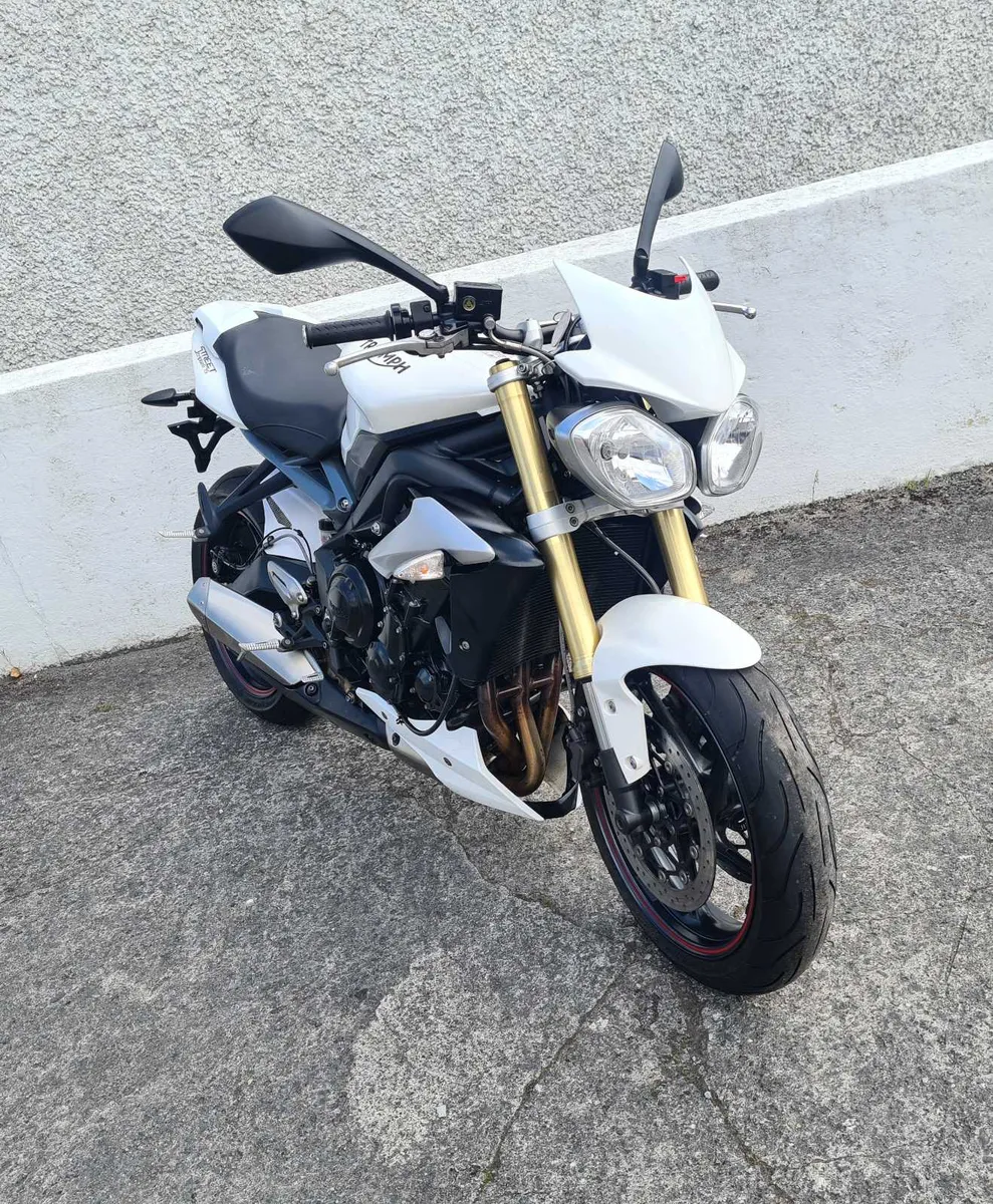 Street Triple @ Doyles Athlone - Image 2