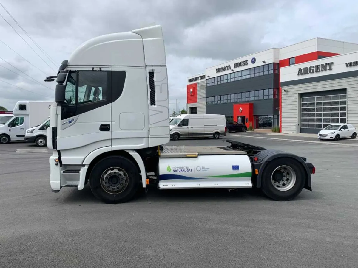 Iveco Stralis CNG Tractor unit - Image 4