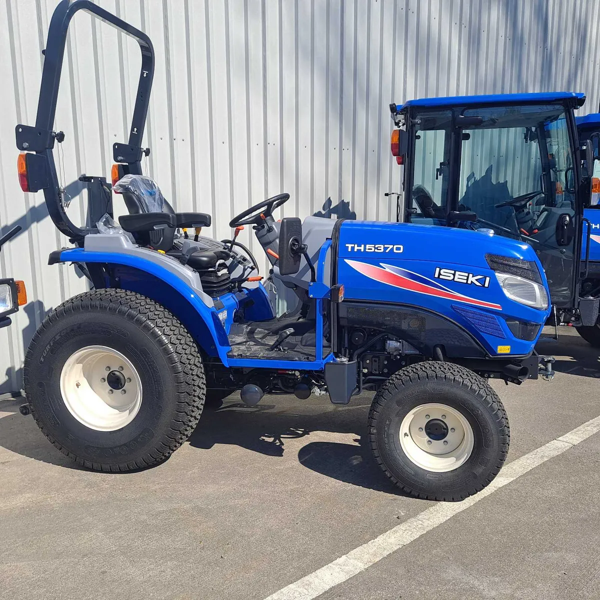 Iseki TH5370 compact tractor range - Image 2