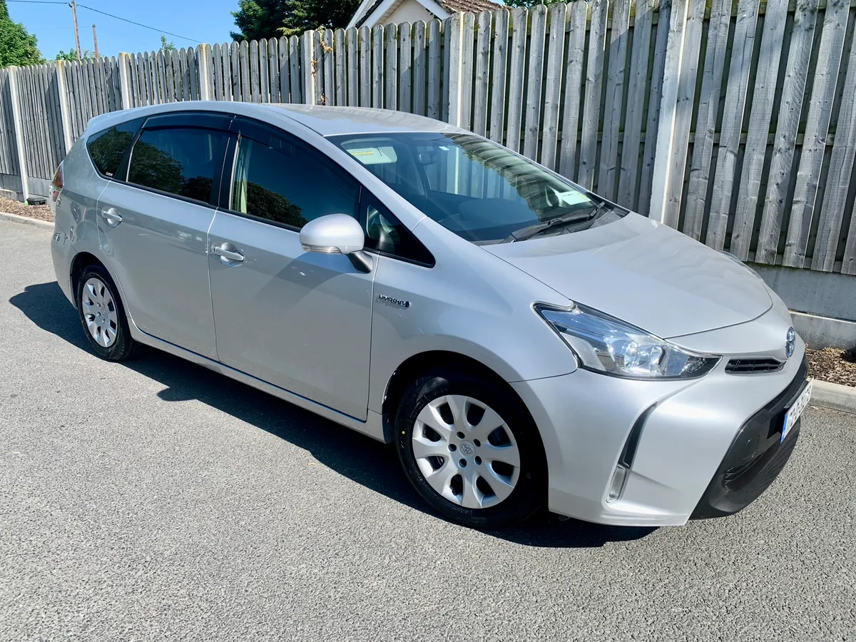 TOYOTA PRIUS ALFA 1.8 HYBRID AUTOMATIC - Image 2