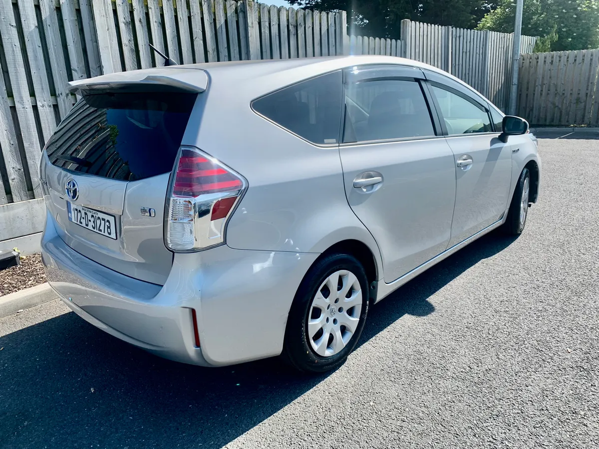 TOYOTA PRIUS ALFA 1.8 HYBRID AUTOMATIC - Image 3