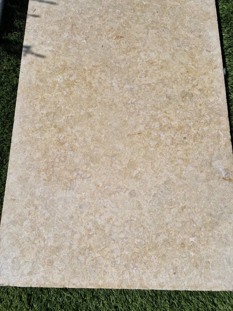 Monaco Gold Limestone  / Tumbled edge 900x600