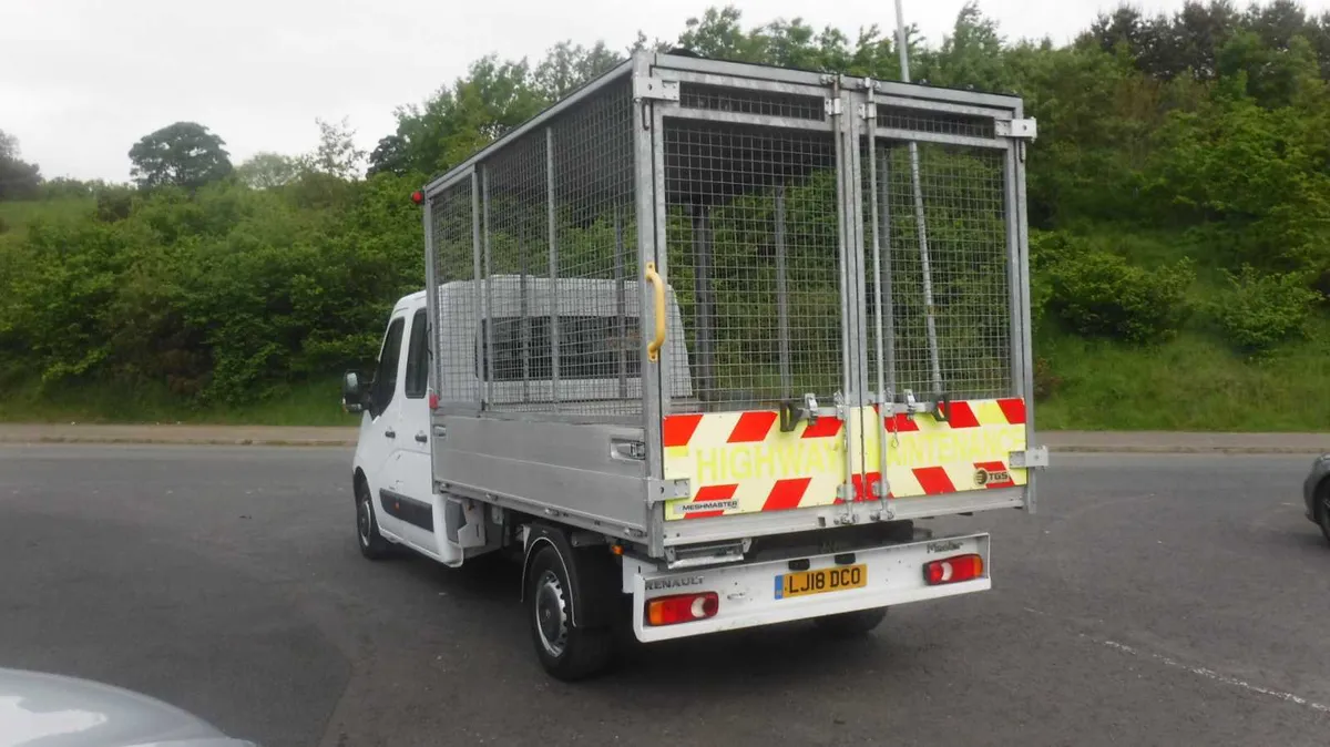 Renault 2018 D/cab dropside tipper caged sides - Image 4