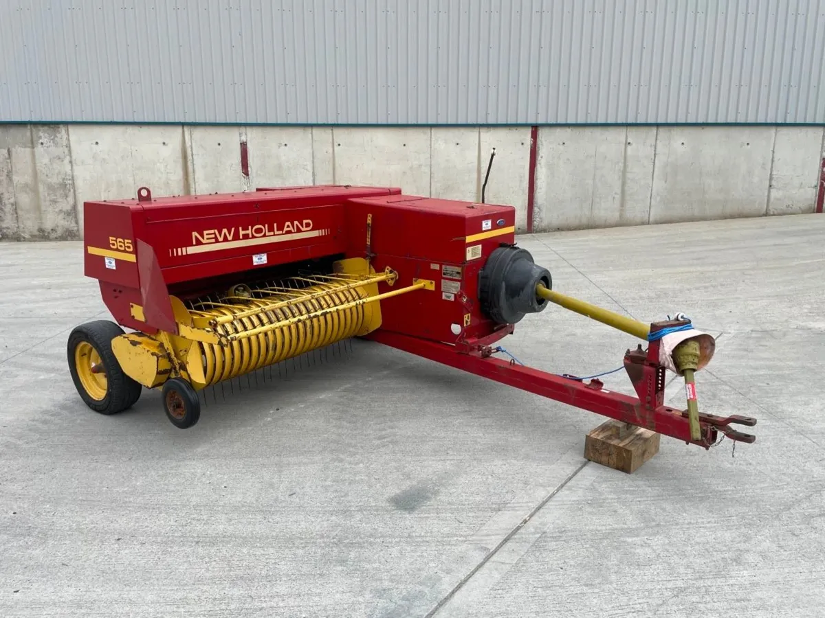 New Holland 565 Square Baler - Image 1