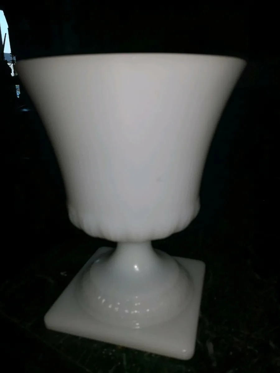 E. O. Brody large Greek milk glass vase U.S.A - Image 3