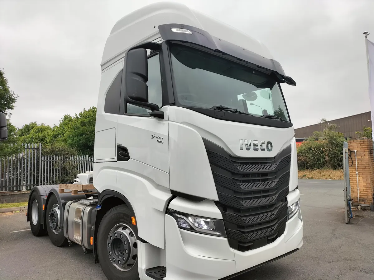 Brand New Iveco S-Way 490 Tractor Unit 6X2 - Image 1