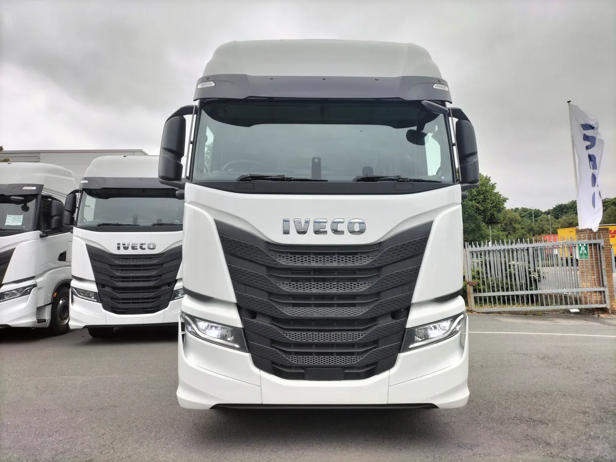 Brand New Iveco S-Way 490 Tractor Unit 6X2 - Image 2